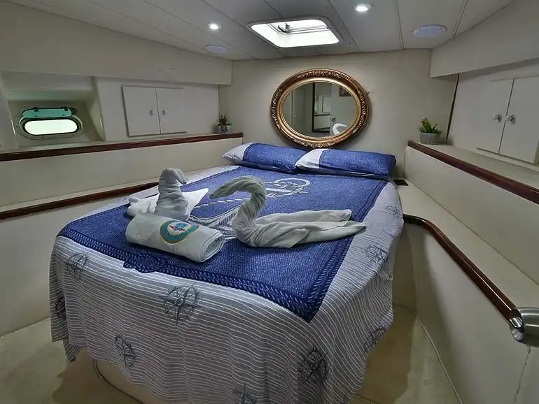 TU NAVY 3-YACHT